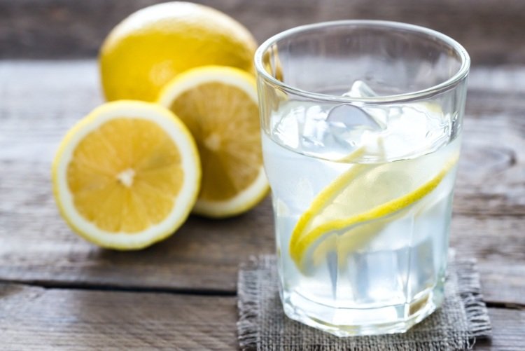 Reduza o cortisol pela manhã com sal e limão