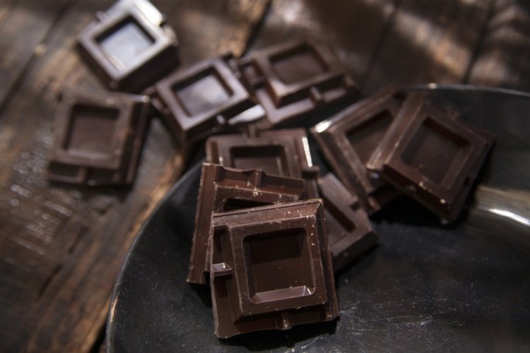 Chocolate amargo para aliviar o estresse