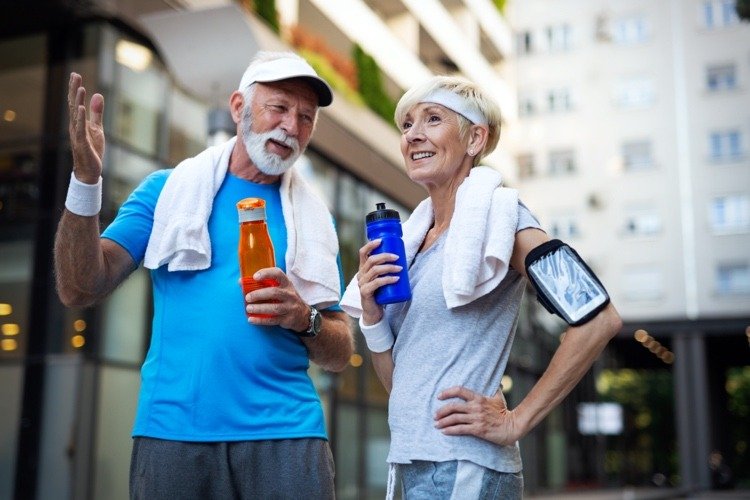 O exercício reduz o cortisol quando você está feliz e em forma na velhice