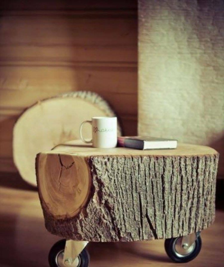 mesa de centro-madeira-disco-árvore-tronco-oval-rodízios-mesa-perna-xícara-livro-material natural