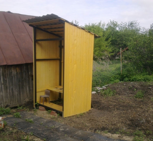 DIY -toilet på landet - stelbeklædning