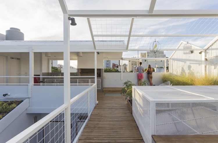 Projete o terraço da cobertura -sustentável-orçamento-piso de madeira-telhado-proteção de privacidade