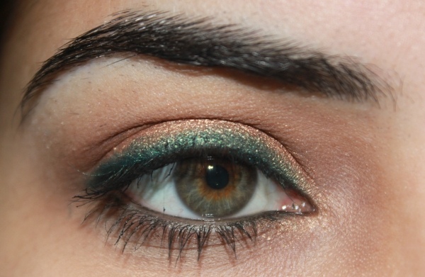 bronzeado-verde-olhos-maquiagem-verde-pontas