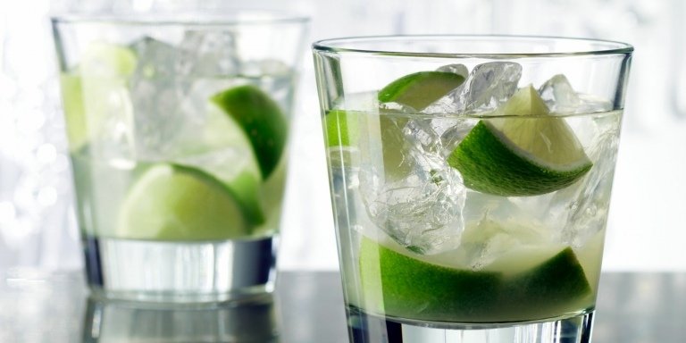 Receita de caipirinha original Brasil Preparação de coquetéis de verão de limão