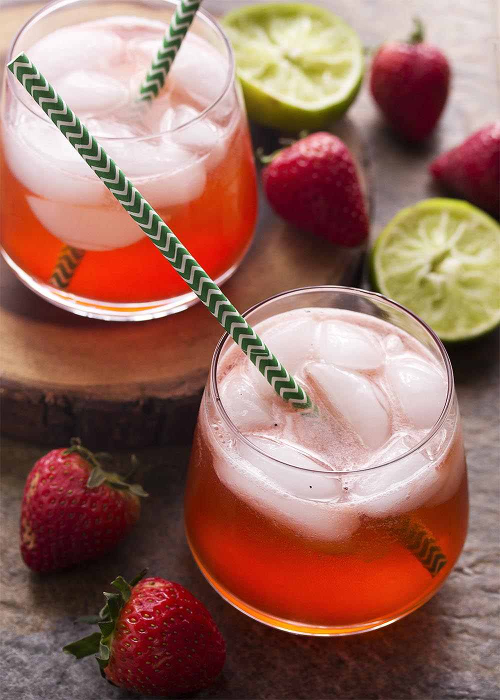 Receita de Caipirinha de Morango Rum Coquetéis de Verão Fácil Brasil