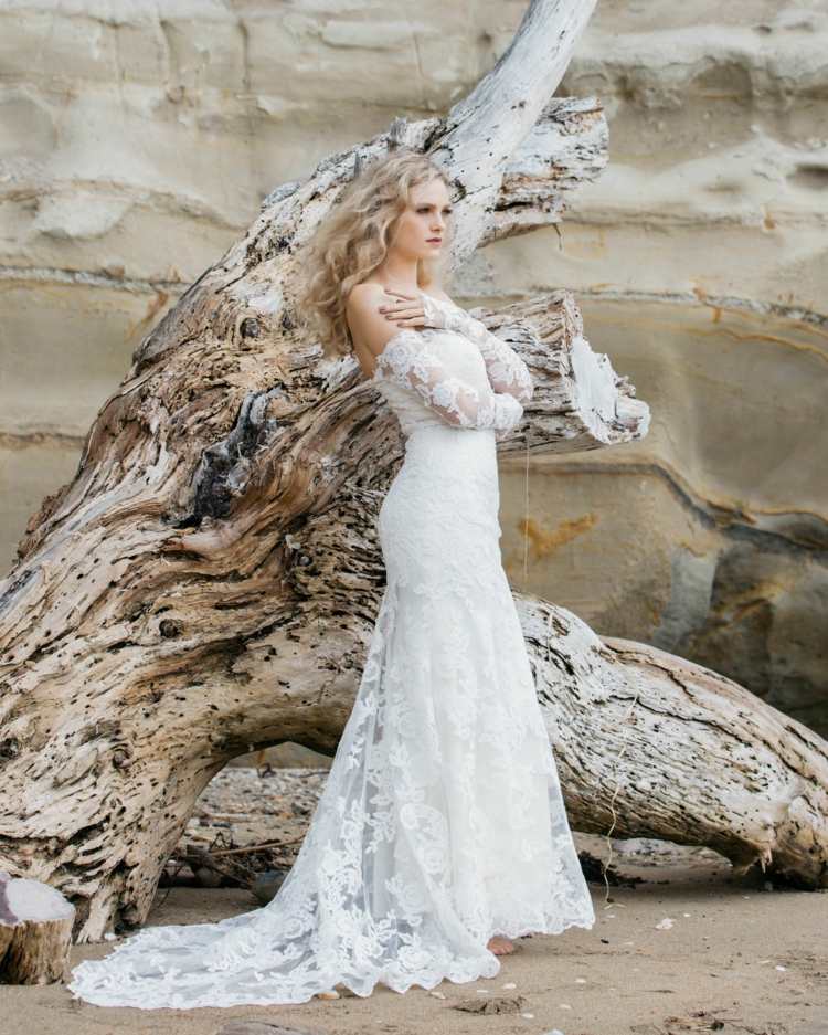 Vestido de noiva de praia com renda e tecido arejado