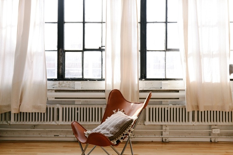 casa-renovação-interior-loft-janela-cortina-radiadores