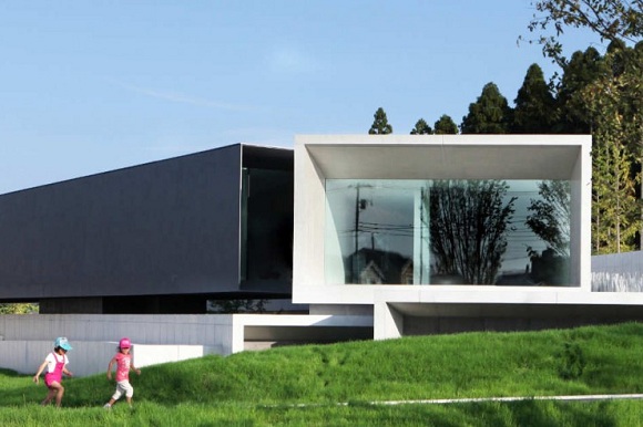 fachada de vidro moderna - museu no Japão