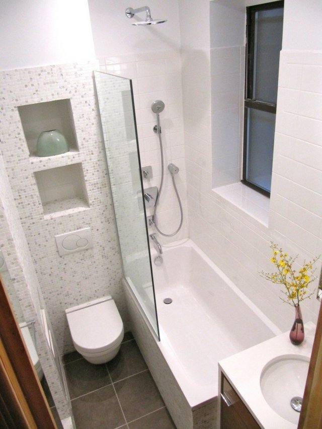 Casa de banho com duche e WC lavatório em mosaico