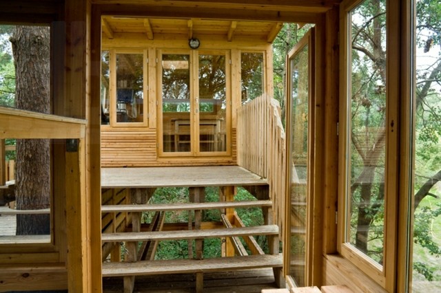 Escadas de madeira-terraço-varanda-Almke-acampamento de férias