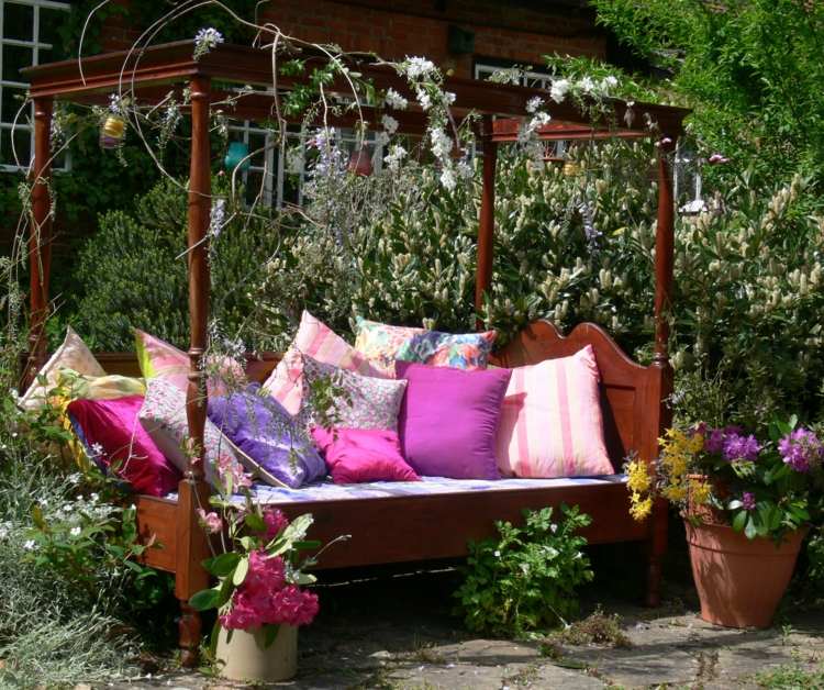 cores cama ao ar livre rosa roxo flores românticas design jardim
