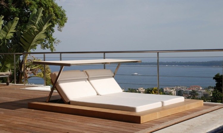 espreguiçadeira cama ideia para banho de sol plataforma de madeira proteção sombra terraço
