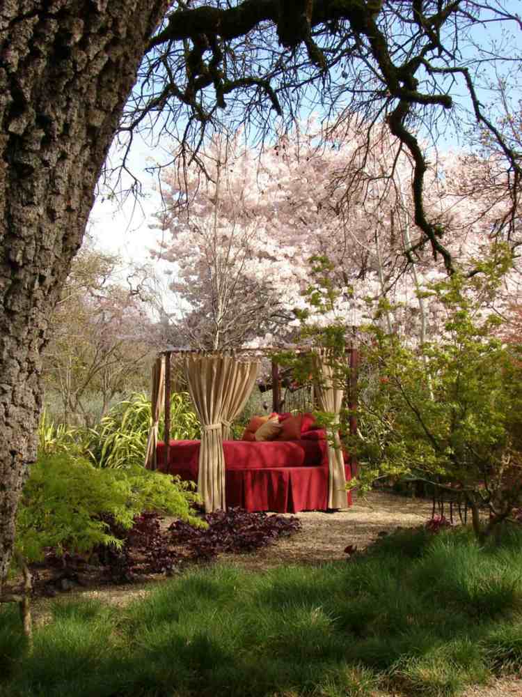 ideia de planta de design vermelho romântico para cama de jardim