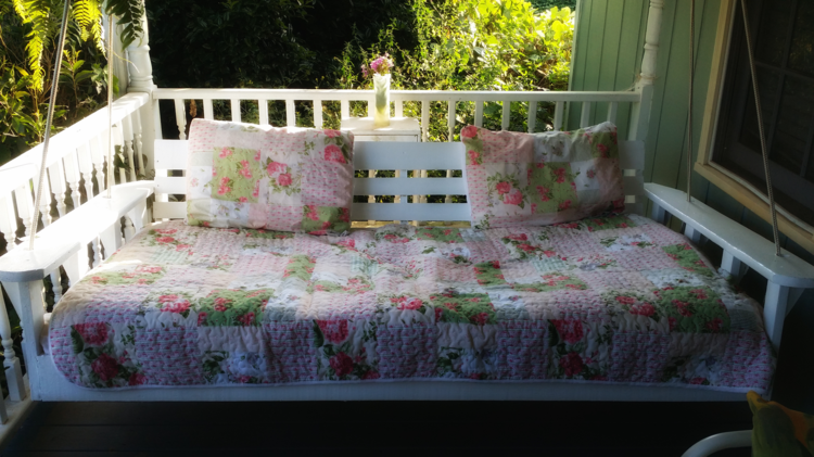 A varanda monta você mesmo com teto rosa romântico branco