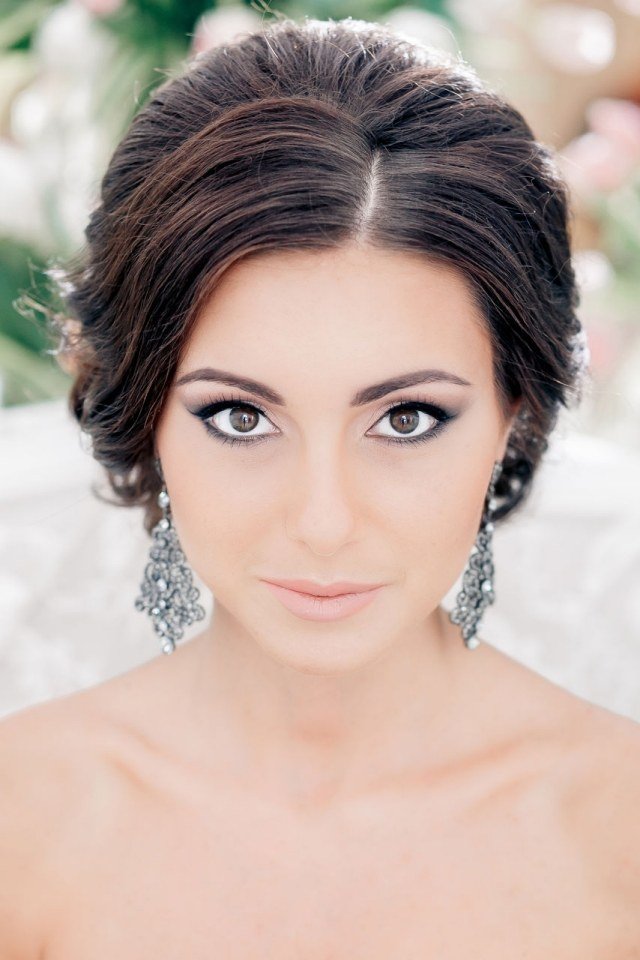 ideias-de-maquiagem-de-noiva-perfeitas para sombra-de-olhos-e-joias-de-noiva