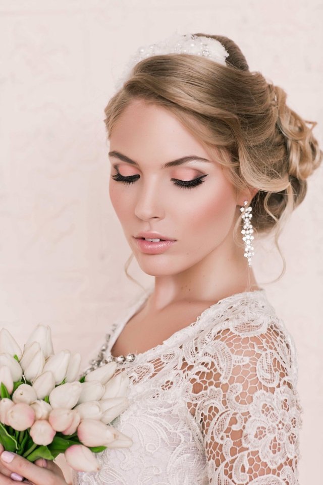 Tendências de maquiagem - cílios artificiais de casamento - sombra rosa nuances