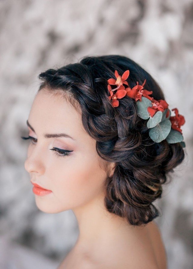Casamento-maquiagem-perfeito-delineador-preto-puxar-acessórios de cabelo-flores