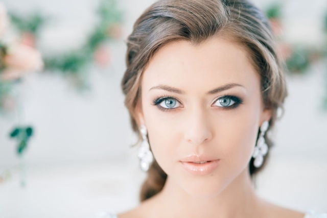 Ideias para maquiagem de noiva moderna, sombra para olhos azuis, discreta