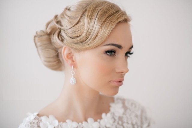 Noiva-maquiagem-pontas-bochechas-com-sobrancelhas-blush radiante