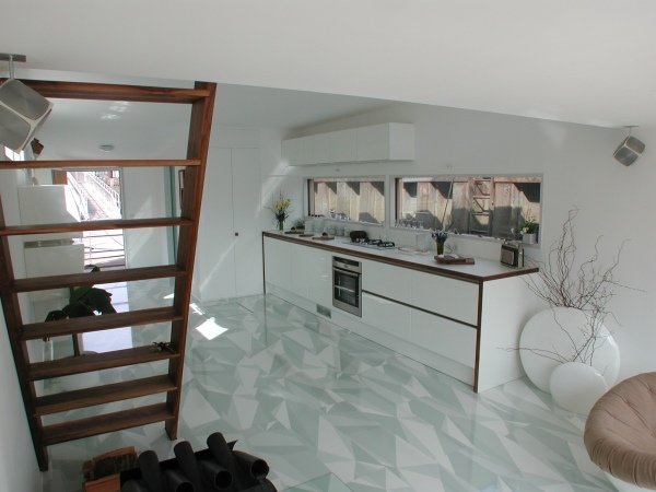 casa flutuante-branco-design minimalista