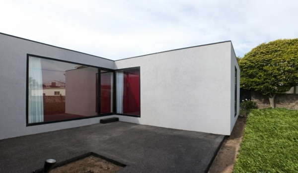 forma angular - uma casa moderna em Portugal
