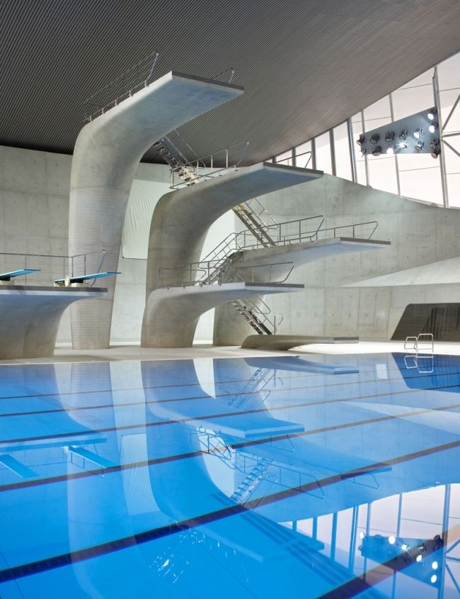 centro de natação de zaha hadid, torres de mergulho de concreto