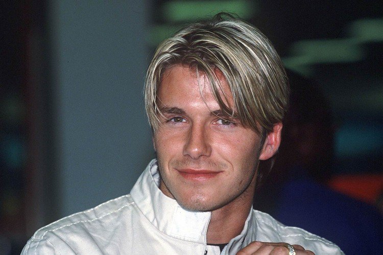 cabelo de david beckham loiro dos anos 90 com mechas no cabelo