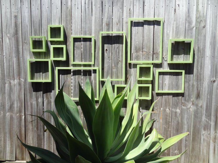 Decoração para a cerca do jardim pendurado em madeira verde