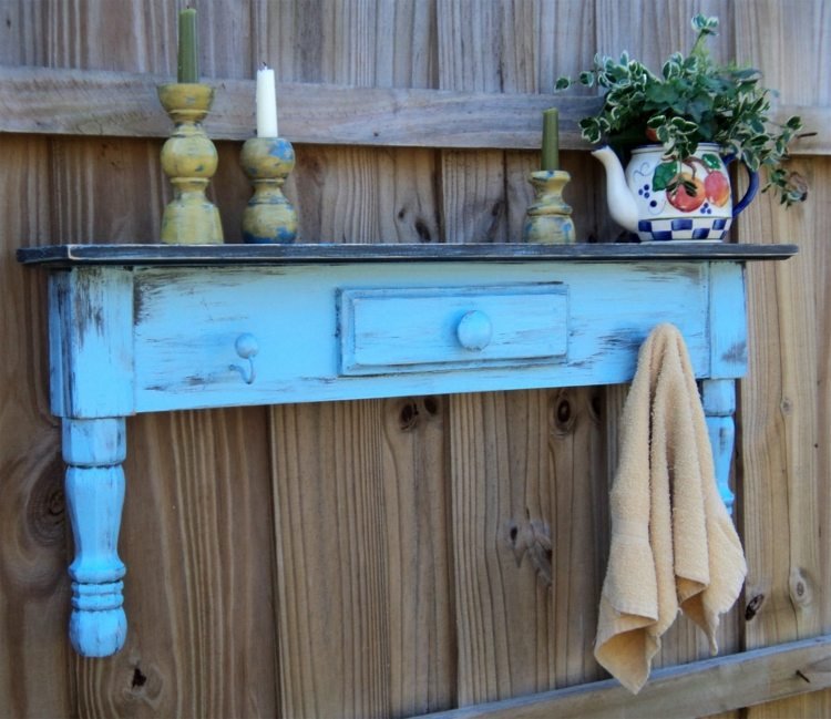deco-jardim-cerca-madeira-mesa-gaveta-azul