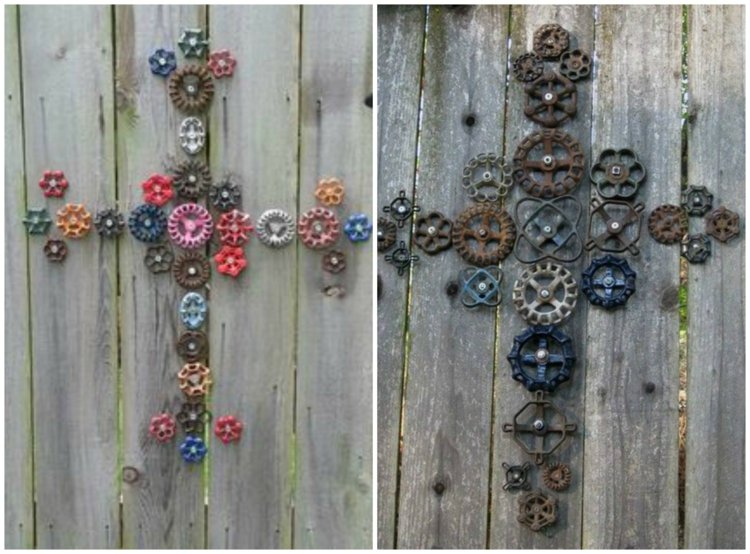 deco-jardim-cerca-madeira-metal-peças-multicoloridas-cruz