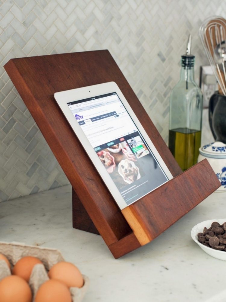 decor-ideias-cozinha-faça-você-mesmo-monta-porta-livro de receitas-tablet-sagrado-maciço