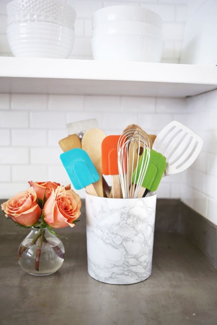 decoração-ideias-cozinha-faça-você-mesmo-suportes-utensílios-recipiente-fogão-efeito de mármore