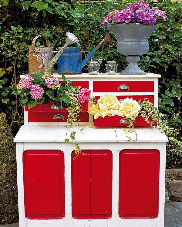 Plantando ideias de móveis de jardim para mesa para apimentar com cores