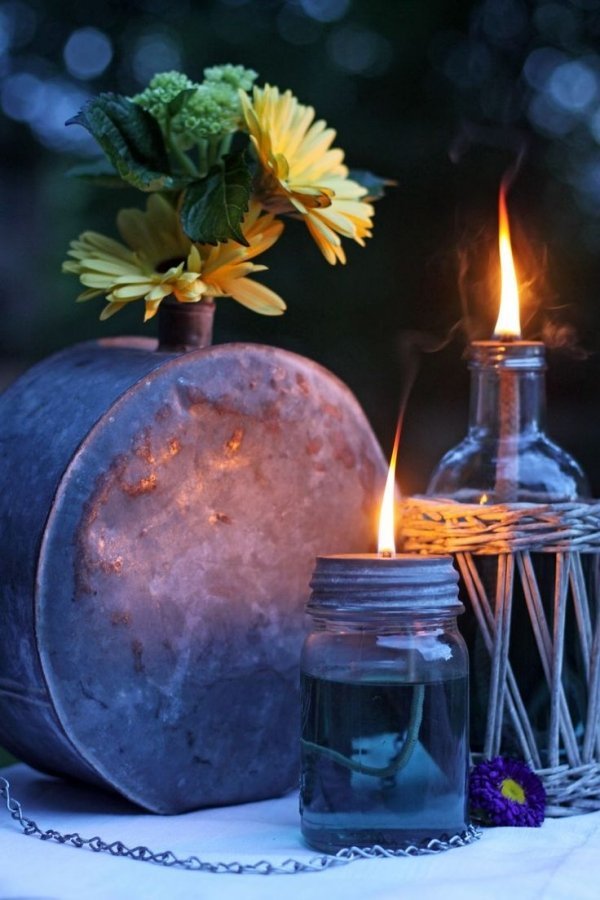 iluminação romântica na decoração de velas do jardim discretamente