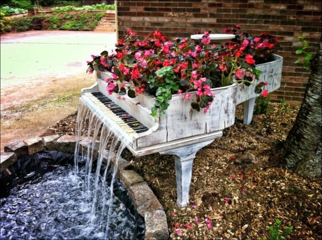 piano vintage vaso de flores cachoeira fonte de flores