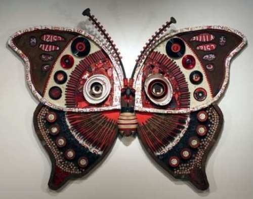 Decoração de materiais reciclados para borboletas de interiores
