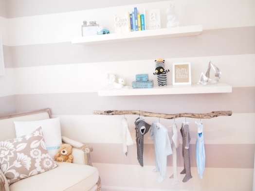 decoração cinza padrão listrado no quarto do bebê para fazer você mesmo