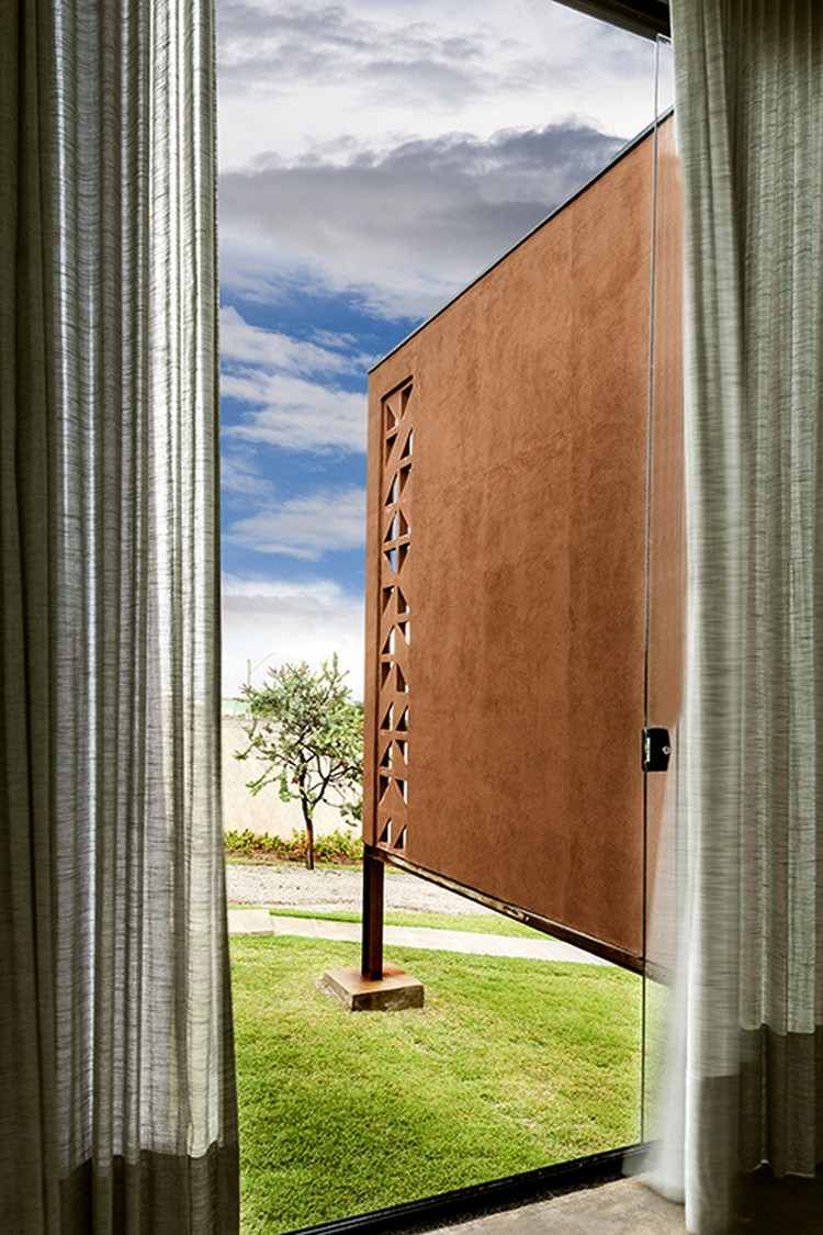 decoração-fachada-projeto-concreto-tijolos-vidro-visão frontal