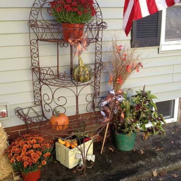 Idéias de decoração de outono - design de suporte de vaso de flores vermelho