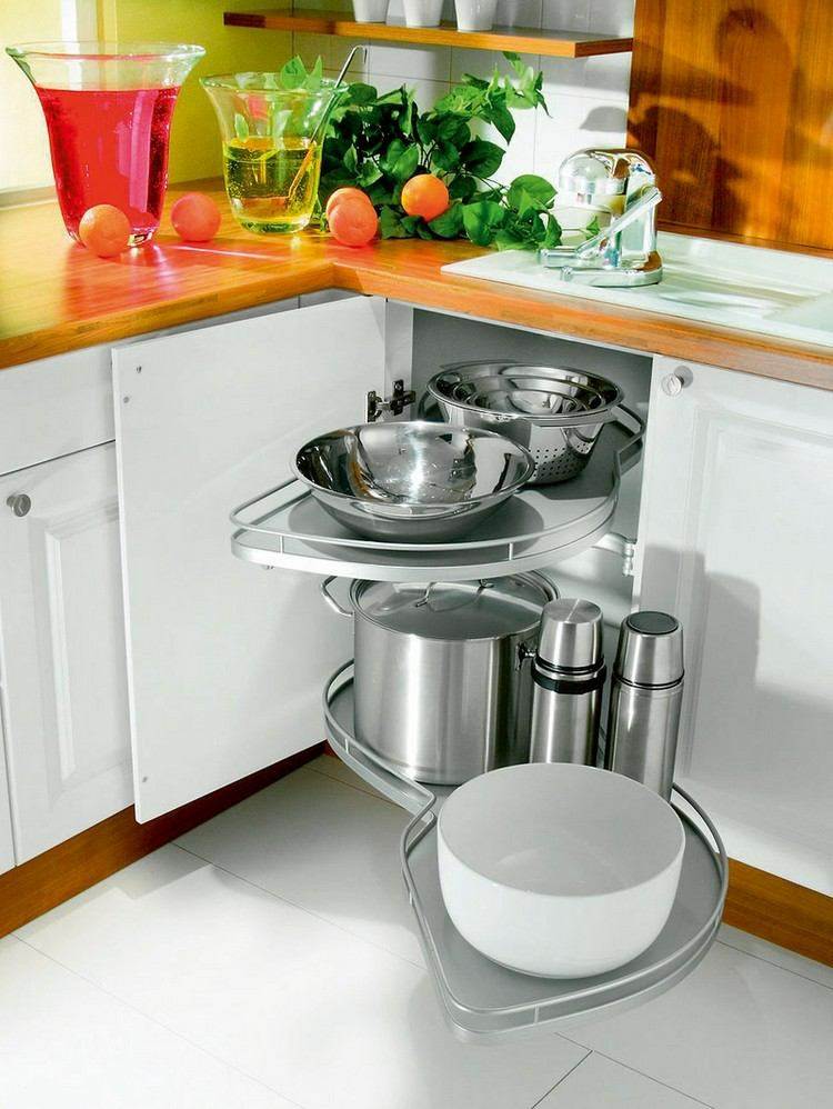 canto-unidade-cozinha-utensílios-cozinha-armazenamento-espaço-pia-azulejos brancos
