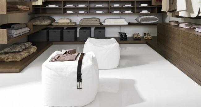 Guarda-roupa com suporte para cinto de empilhamento