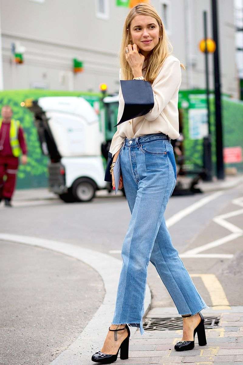 Os jeans da mamãe combinam casaco de pele botins vermelhos, tendências da moda inverno 2019