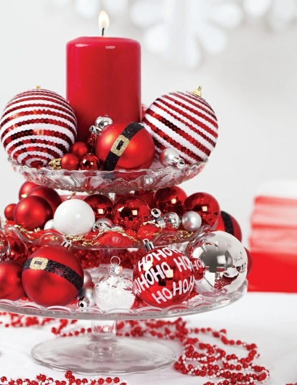 Bola vermelha de decoração de mesa de natal