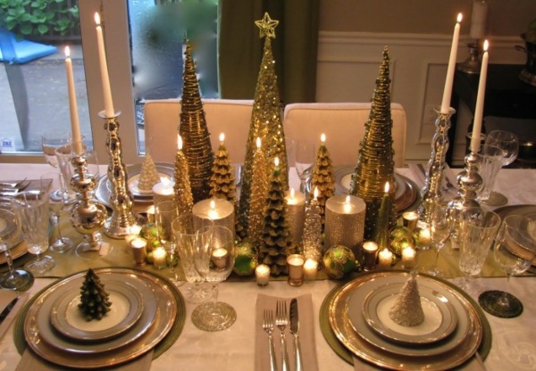 Decoração de mesa de velas árvore de natal artificial