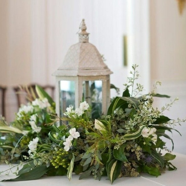 Lanterna de materiais naturais para decoração de mesa de Natal