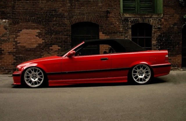 bmw-m3-e36-red-kabriolett-straße