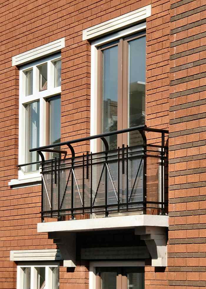 Francês-varanda-design-moderno-varanda-rodeada-por-parapeitos