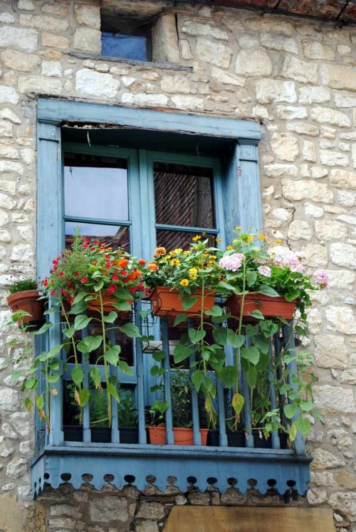 plantas que vão do chão ao teto, janelas, portas, proteção contra queda, grades,