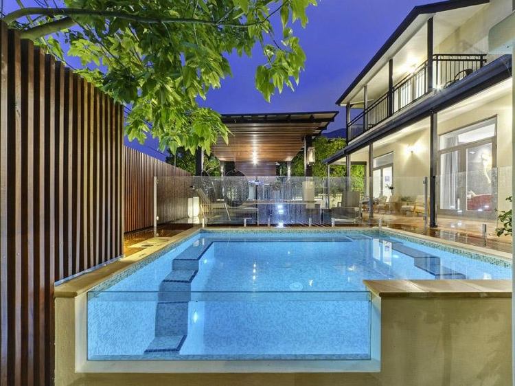 parede de vidro com design moderno de piscina