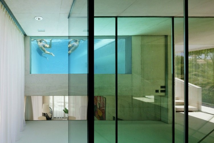Piscina, parede de vidro, corredor, escada, escada, casa moderna
